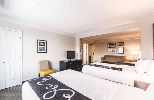 Arsenal Hotel | Rest Easy in Roomy Comfort - San Antonio Adventures Await | 2 Suites