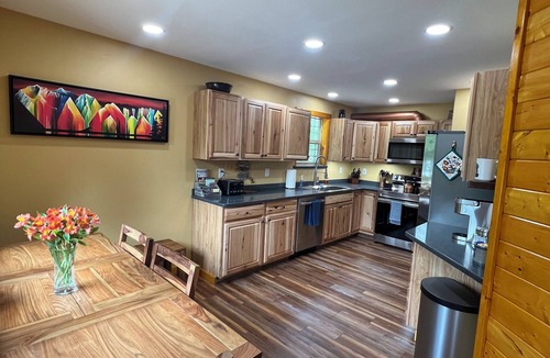Bear Creek Cabin | Resurrection Peaks Lodge. Lower unit, sleeps 8. Private lot and close to town.