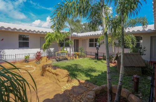 Hollywood Lakes Hotel | Richard's Pet Friendly Motel