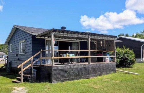South Glengarry Cottage | River front escape.