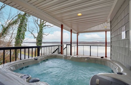 Salunga House | River Front w/dreamy views - Hot Tub