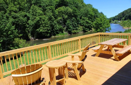 Jefferson Cabin | River's Edge: Waterfront Mountain Getaway w/Hot Tub, Ping Pong & Deck