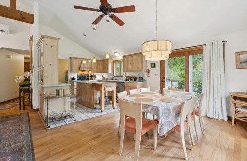 Epping House | Riverfront 2BR Home King Suite Patio & Grill
