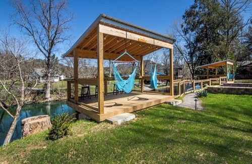 Townsend House | Riverfront Farmhouse & Barndominium. Perfect spot!