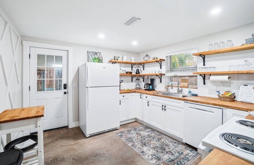 Weeki Wachee Gardens House | Riverfront Retreat on deep canal with Hot Tub, Clear Kayaks & Fire pit