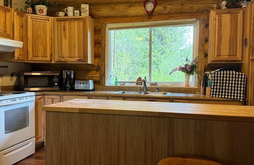 Gustavus Cabin | RIVERSEDGE LOG HOME on the SALMON RIVER within 8miiles GLACIER BAY NATIONAL PARK