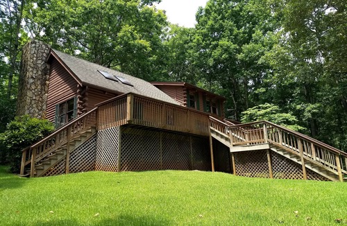 Eatonton Cabin | Romantic Log Cabin directly on Lake with a Boat lift and Awesome views!