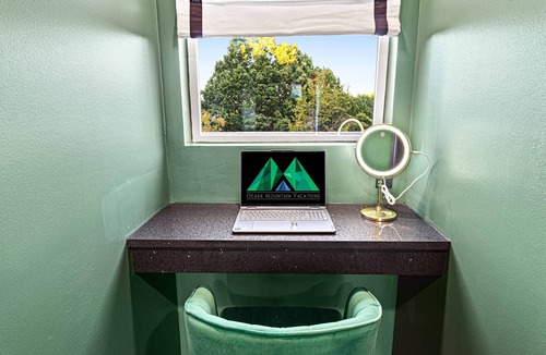 Omaha Cabin | Romantic Ozark A-Frame | Hot Tub + Steam