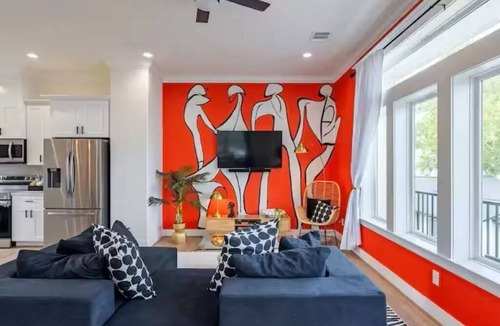 Greater Heights House | Rooftop 4BR Houston Stay! Games, Garage, Groups