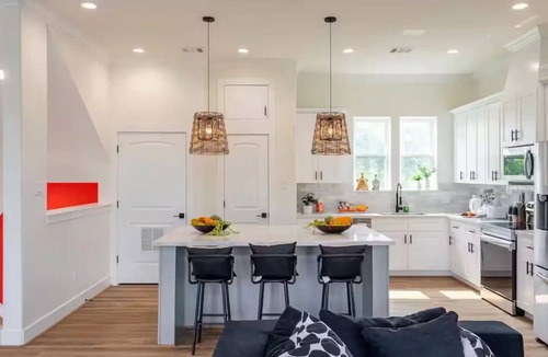 Greater Heights House | Rooftop 4BR Houston Stay! Games, Garage, Groups
