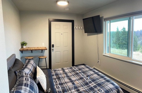 Anchor Point Hotel | ROOM 23. Angry Salmon Inn