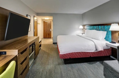 Polk Village Hotel | Room Perfect for Couples | 1.5 Miles from Kazoo Museum + Restaurants | Pets OK