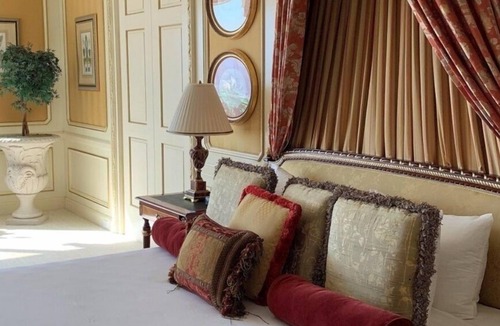 Las Vegas Resort | Royal Suite - For Premier Guests Looking For Historic Luxury