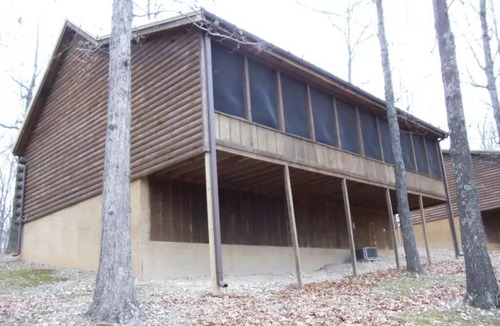 Notch Estates Cabin | Rustic Log Cabin w/Fireplace 10 min to Silver Dollar City Screened Porch