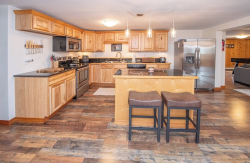 Huffman - O' Malley Apartment | Rustic Luxury with hot tub and spa room! Large 4 bedroom 2 bath, Sleeps 12!