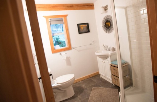 Tuwanek Cabin | Rustic Modern Beach Cabin | HOT TUB | views