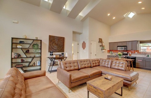 Santa Fe House | Santa Fe Home with Hot Tub & Fireplace