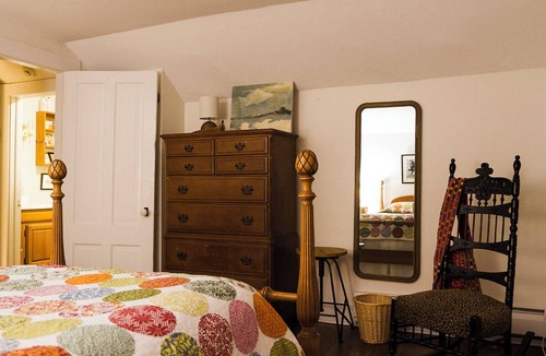 Springfield House | Savor the quiet beauty of Vermont!