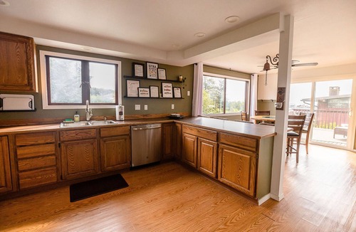 Sitka House | Scales & Shells: 4 BR, 2.5 BA House in Sitka, Sleeps 8