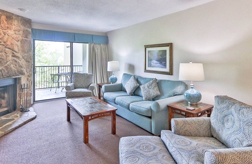 Chalet Village Condo | Scenic 2-Bedroom Suite near Smoky Mountains