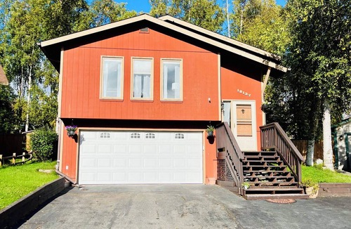 Eagle River House | Scenic, cheery, and bright Eagle River home base to adventure.