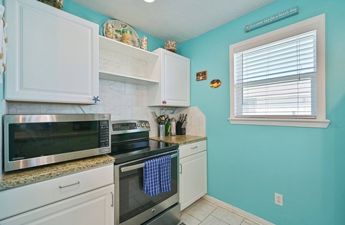 Jamaica Beach House | Sea Shed-Big yard in Jamaica Beach-Pet Friendly!