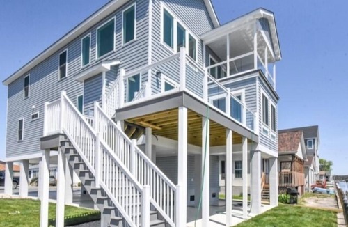 Selbyville House | Seas The Day says it all. 4 BR house on the canal!