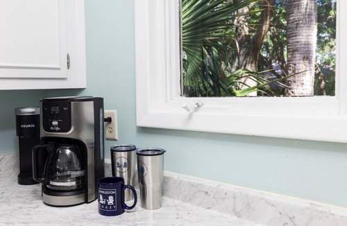 Twin Oaks House | "Seaside Cottage" Secluded cottage short walk to beach in Wild Dunes