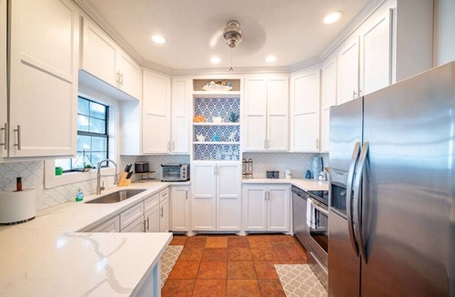 San Jacinto House | Seawall Sunrise: Steps to Beach, Dining, and Fun!