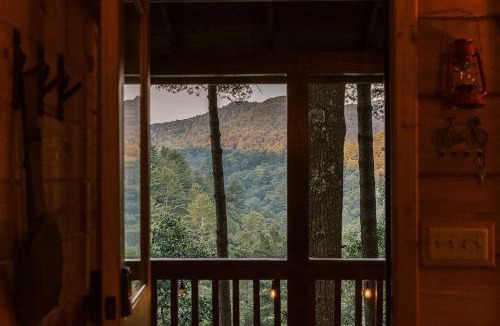 Cherry Log House | Secluded 4WD Getaway with Mountain Views and Hot Tub