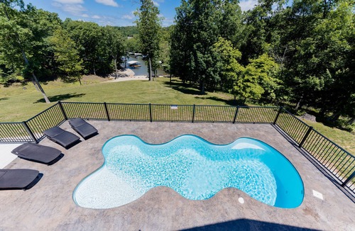 Lake Ozark House | Secluded Family Resort Sleeps 25 people! Handicap accessible! Private Beach!