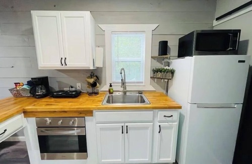 Garfield Cabin | Serene container tiny home with 1 bedroom and WiFi, AC in scenic Garfield