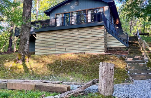 Troutman Cottage | Serene Lake Norman Escape-Sleeps 8, Pet-friendly, private dock, kayaks,& firepit