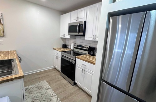 Hamilton House | Sewing Serenity A - New 2BR Home in Hamilton, 3 Blocks to Missouri Star