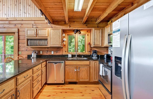Fletcher Cabin | Shadow Ridge Retreat | Pet Friendly + Stunning Mountain Views