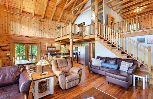 Fletcher Cabin | Shadow Ridge Retreat | Pet Friendly + Stunning Mountain Views