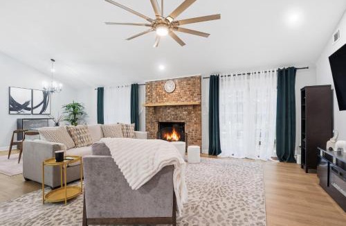Charlotte House | Shadowlake: 4BR House