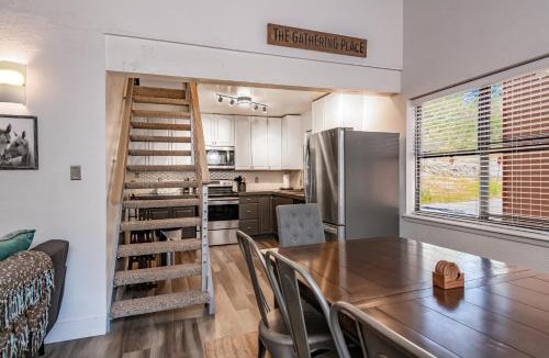 Angel Fire House | Shuttle Path To Ski Resort Family-friendly