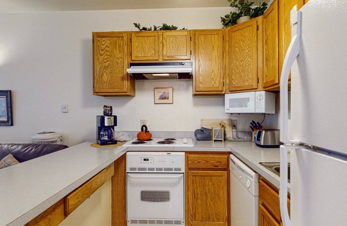 Taos Ski Valley Condo | Sierra Del Sol 5 - Hot Tub, Walk to Lifts & Town