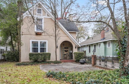 Shandon House | Simplicity on Sims | 3BR 1BA | Downtown