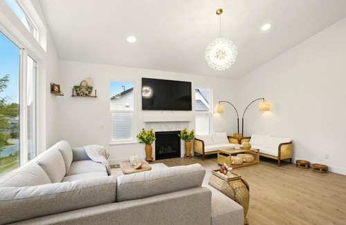 Sand Lake House | SINGLE HOUSE 17- New build-beautiful lake view-5 beds 12 sleeping