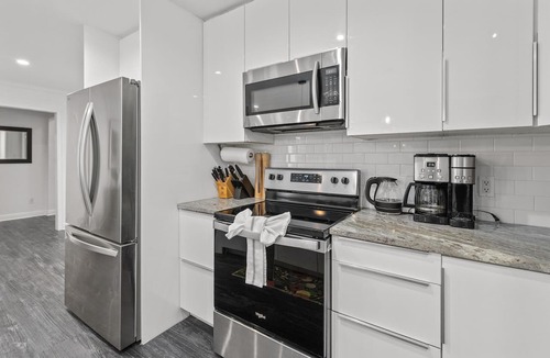 Mount Pleasant House | Six Mile Abode-5 Miles to Beach-huge Yard
