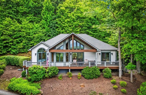 Whittier House | Sky View | Smoky Mtn Retreat · Stunning Views · Game Room · Gated Community