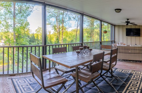 Laurel Park Cottage | Skylight Cottage is your private mountain sanctuary in Laurel Park, NC
