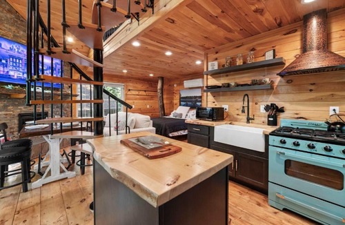 Belgrade House | SkyView treehouse