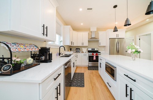 West Codman Hill - West Lower Mills Apartment | Sleek 3BR Boston - World Cup 2026 Escape - Near Franklin Park 60-3