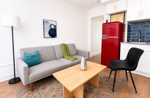 St. Johns Apartment | Sleepover | Alluring Studio + Gym - Austin TX