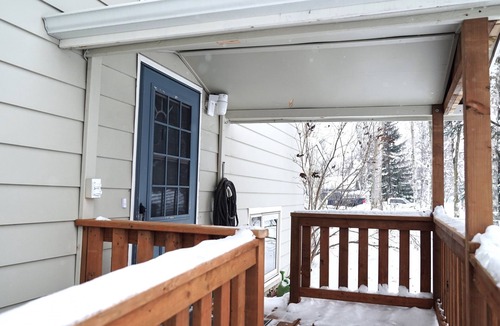 Turnagain House | Sleeps 10 ~Game Room~ Family ~ Airport ~ Bear Haus