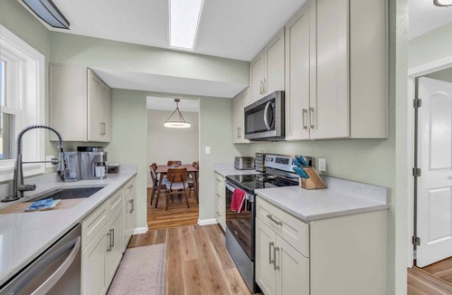 South Kansas City House | Sleeps 8 4BR Game Room+Hot Tub