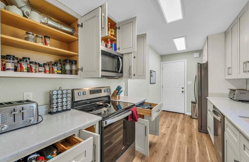 South Kansas City House | Sleeps 8 4BR Game Room+Hot Tub
